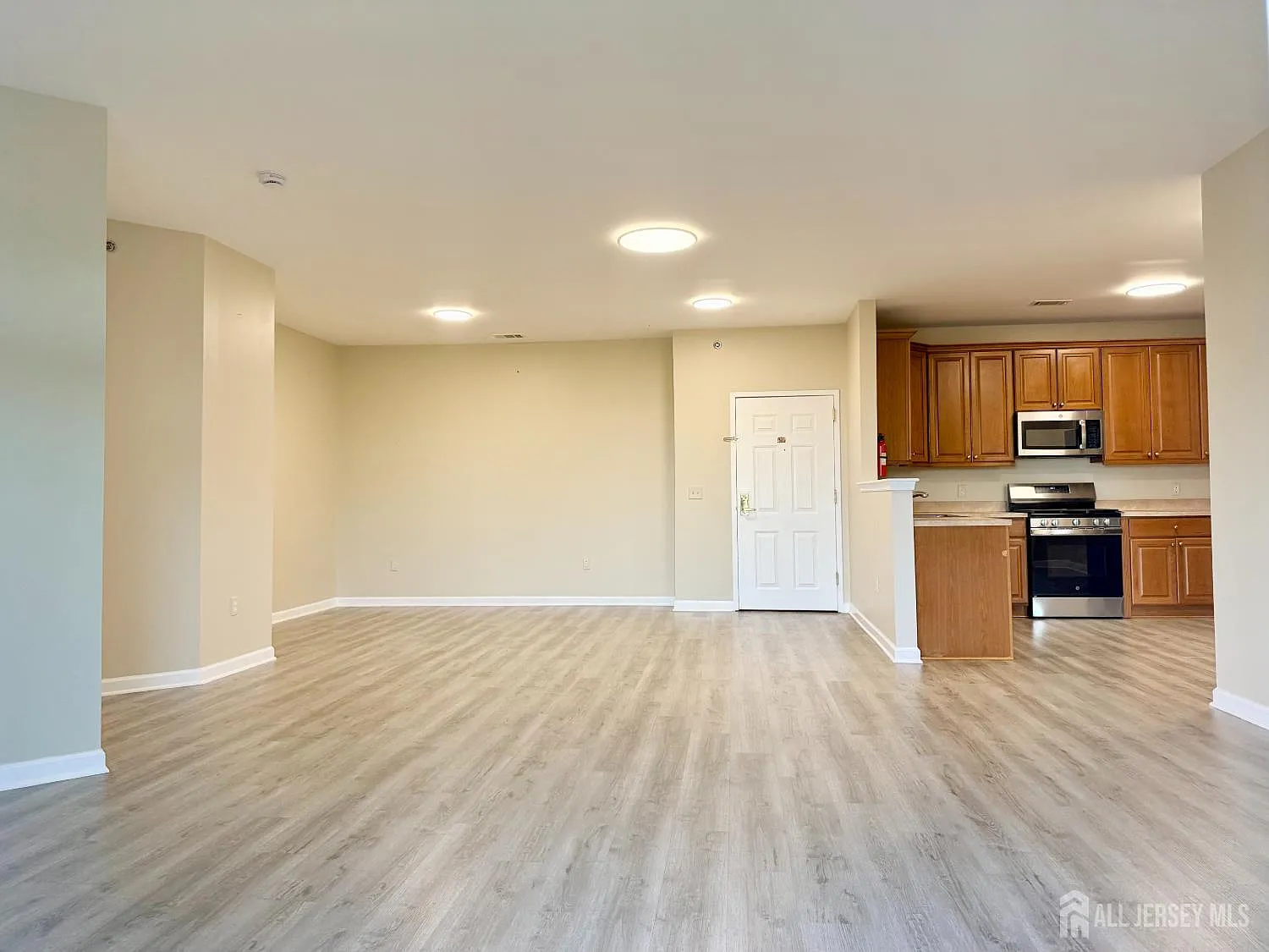 2 bed, 2.0 bath, 1500 sqft, $2,800 — Photo 3