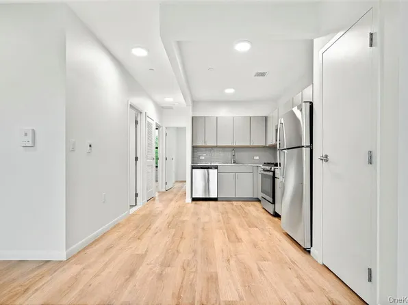 1715a Lacombe Avenue image 15 of 29