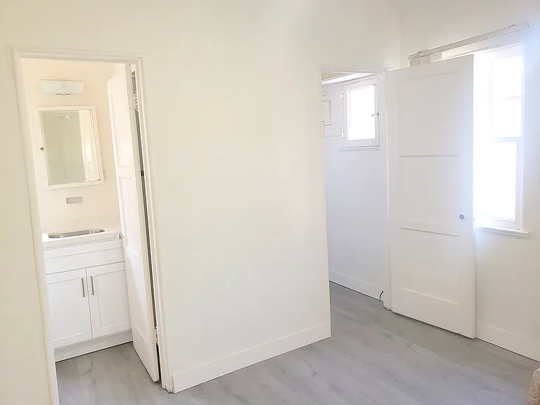 628 Veteran Ave #101 — Photo 2