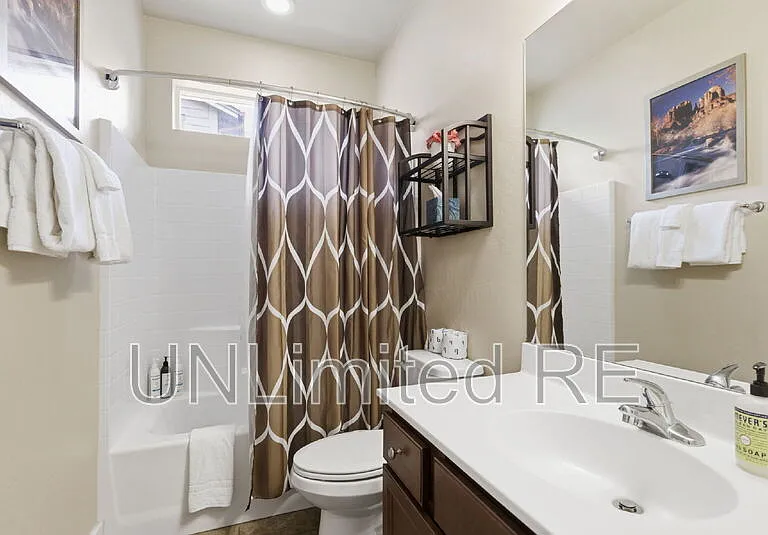 2907 W Presidio Dr — Photo 20
