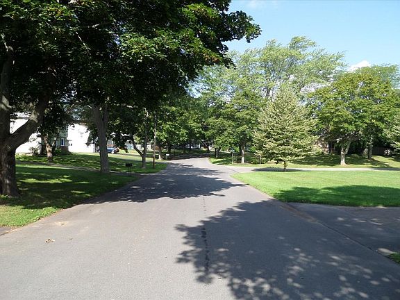 5th image of 78 Hillcrest Dr