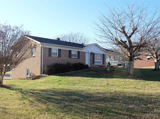 2002 Walt Arney Rd, Lenoir, NC 28645