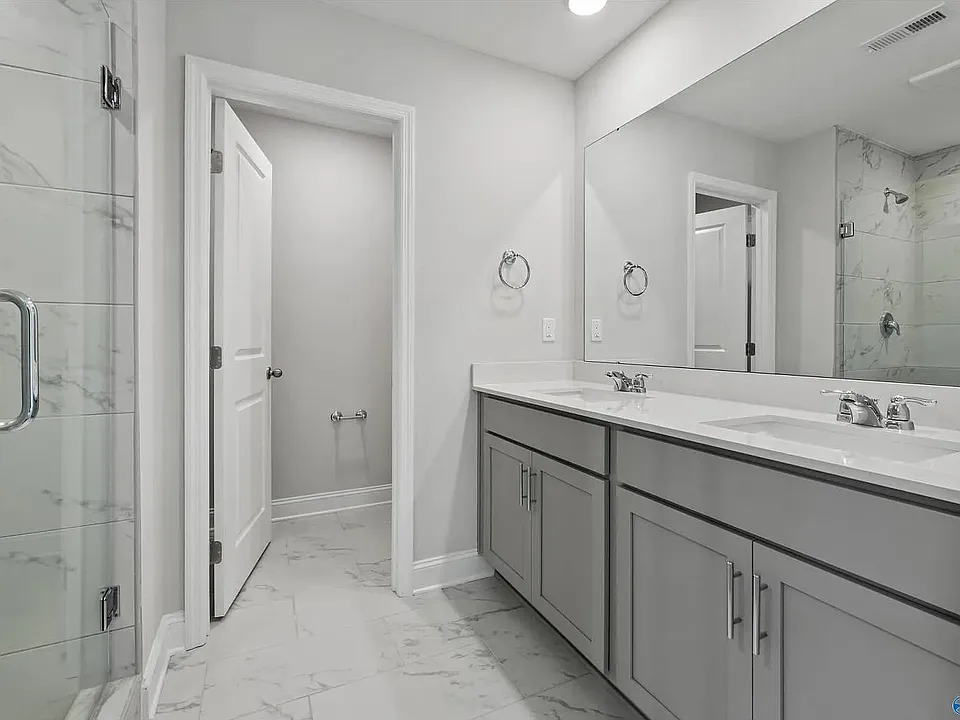 1755 Stampede Cir SE