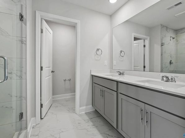 1755 Stampede Cir SE