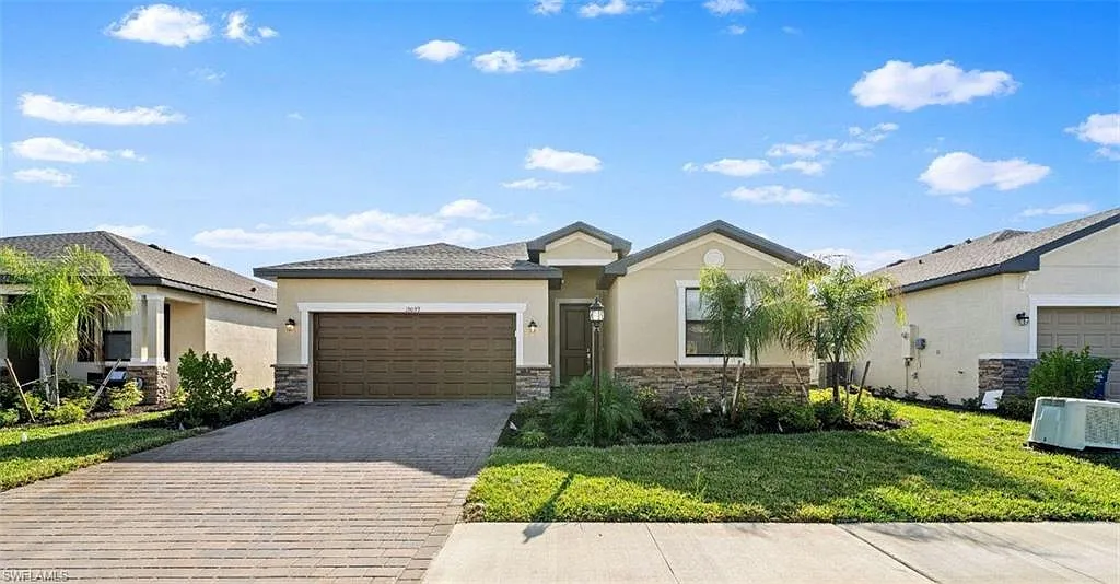 4 bed, 3.0 bath, 2032 sqft, $2,500 — Photo 1