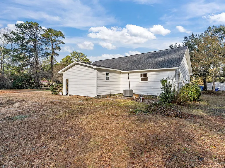 110 Carolina Ave — Photo 35