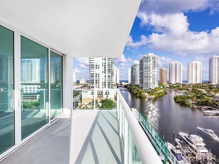 400 Sunny Isles Blvd #1022 — Photo 4