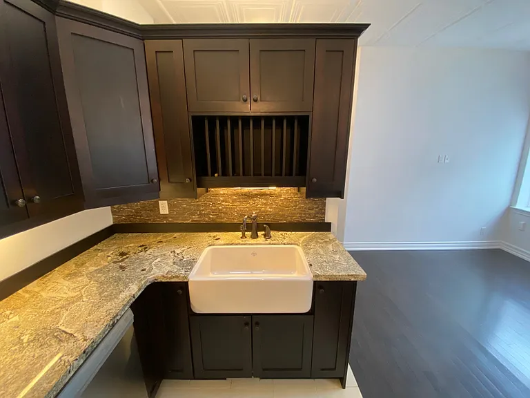 385 Jane St #UPPER FRONT — Photo 5