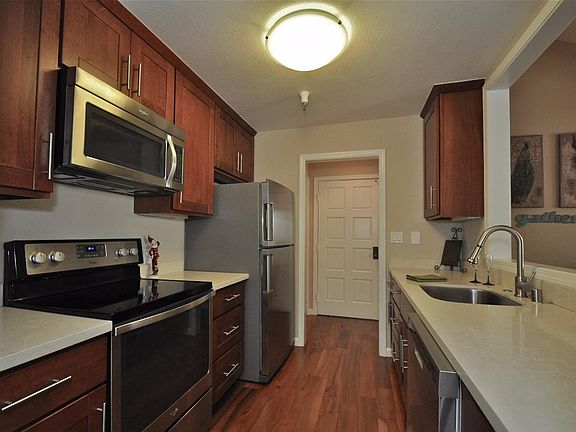 5th image of 724 Oak Grove Ave #7