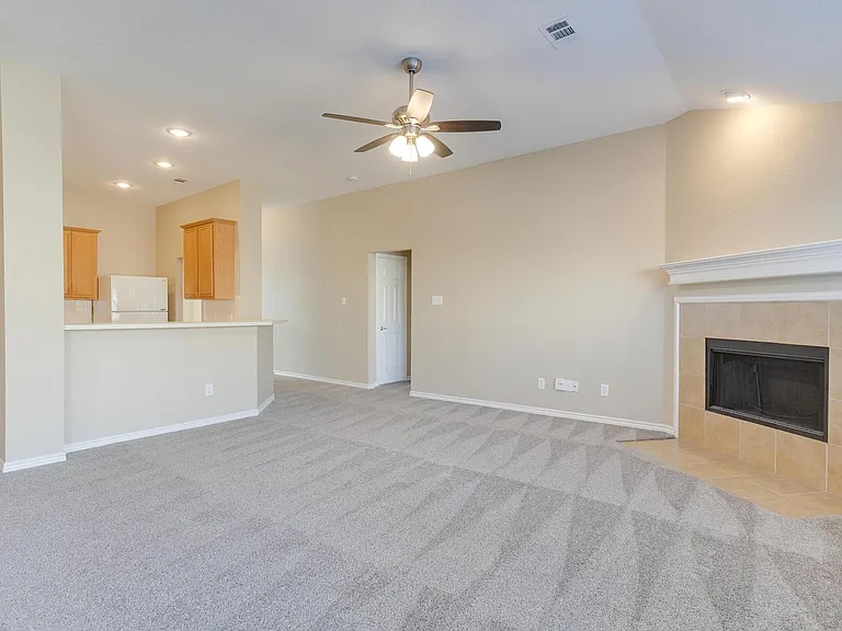 9508 Fox Hill Dr — Photo 11