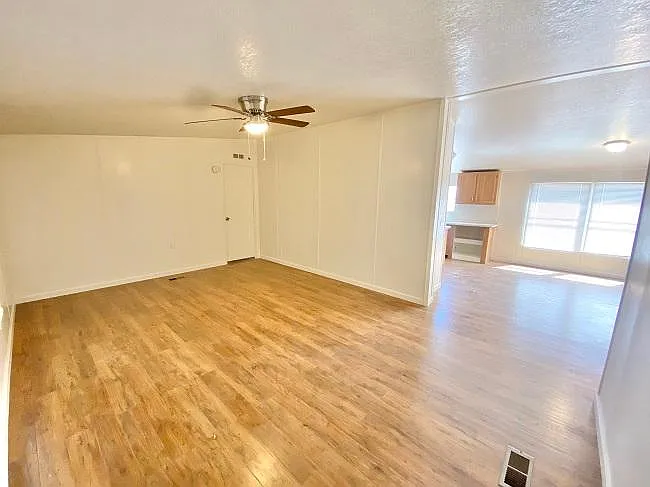 712 S Vaughn Ave #3R — Photo 2