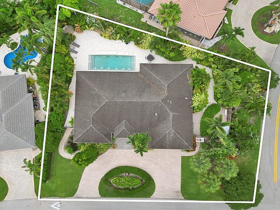 4th image of 2628 NE 37th Street
