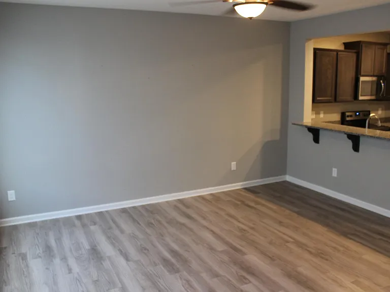 1084 Kenross Dr — Photo 14