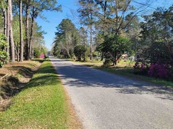Exterior Neighborhood (street photo)