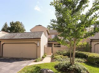 65 Cedar Ridge, Barrington, IL 60010