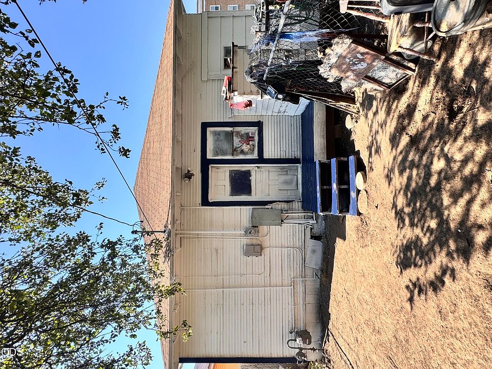 2nd image of 912 Walnut Ave