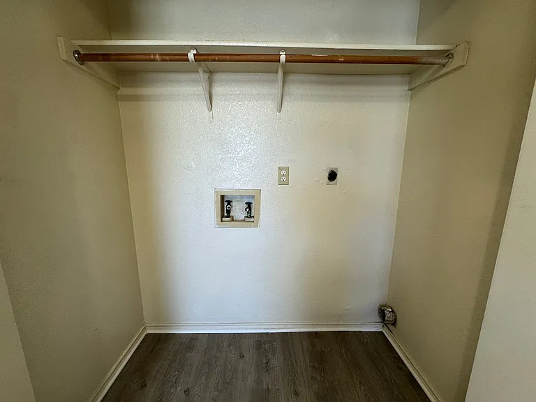 1709 Cedarhill — Photo 7