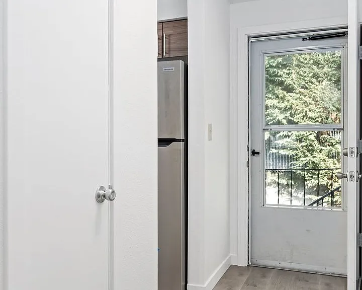 913 Harrington Ave NE — Photo 29