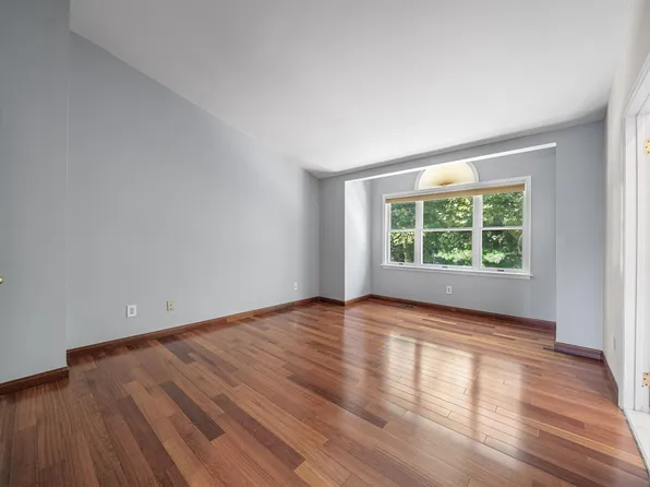 473 Undercliff Avenue image 17 of 33