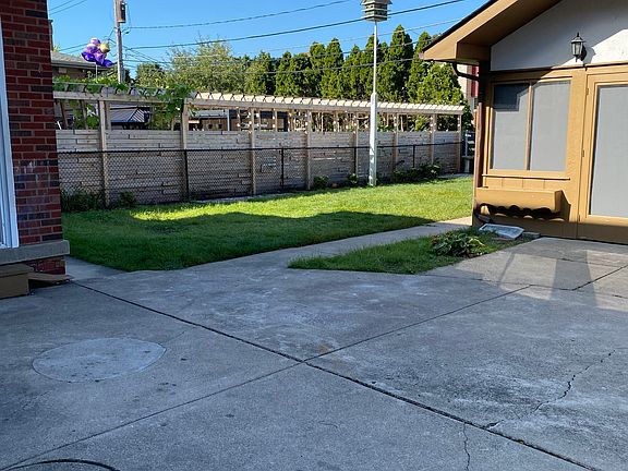2nd image of 7122 N Keeler Ave