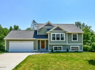 8378 Stonington Dr, Jenison, MI 49428