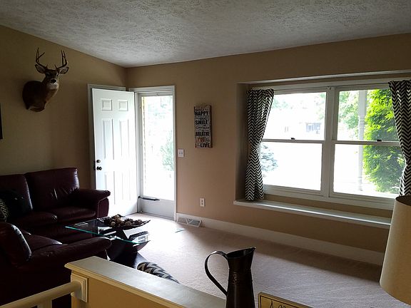 3rd image of 2846 Rosewood St