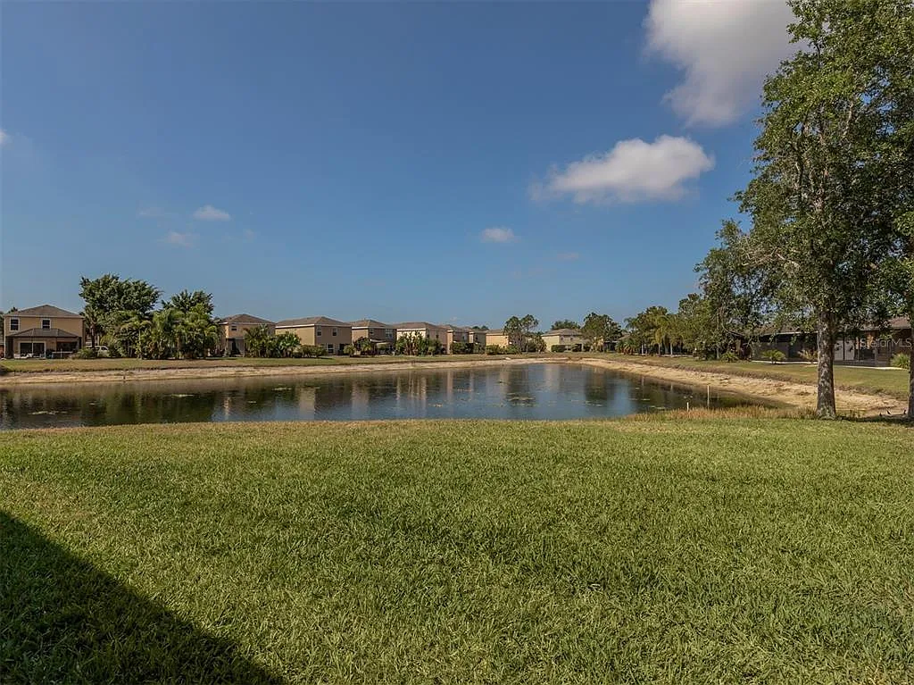 3 bed, 2.5 bath, 1302 sqft, $2,000 — Photo 3