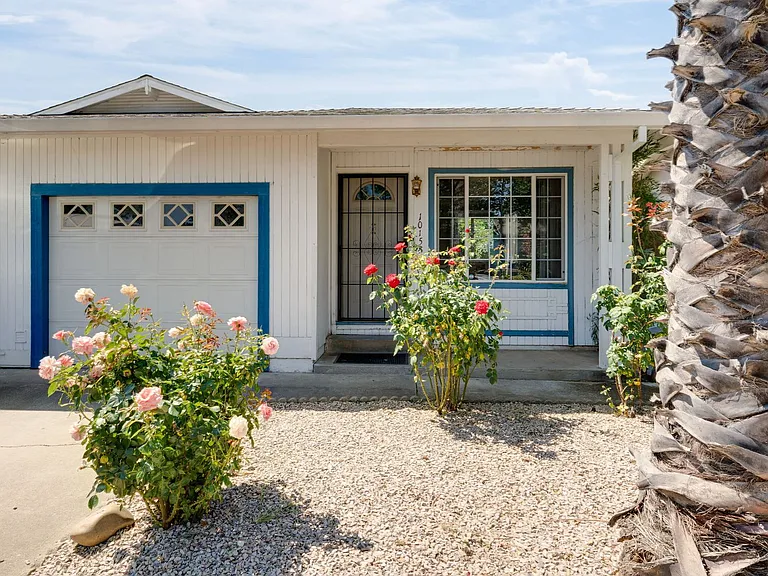 10158 De Soto Way — Photo 1