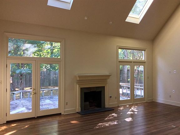 4th image of 320 River Oaks Rd N