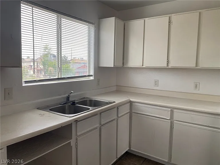 1662 N Lamont St #202 — Photo 9