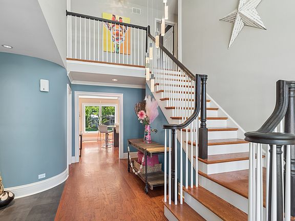 3rd image of 828 Woodleigh Ave