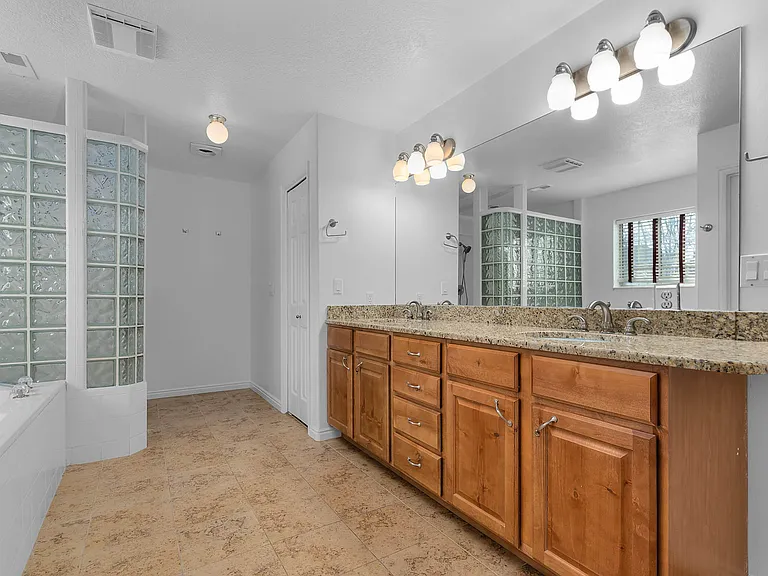 840 S East Mountain Cir — Photo 28