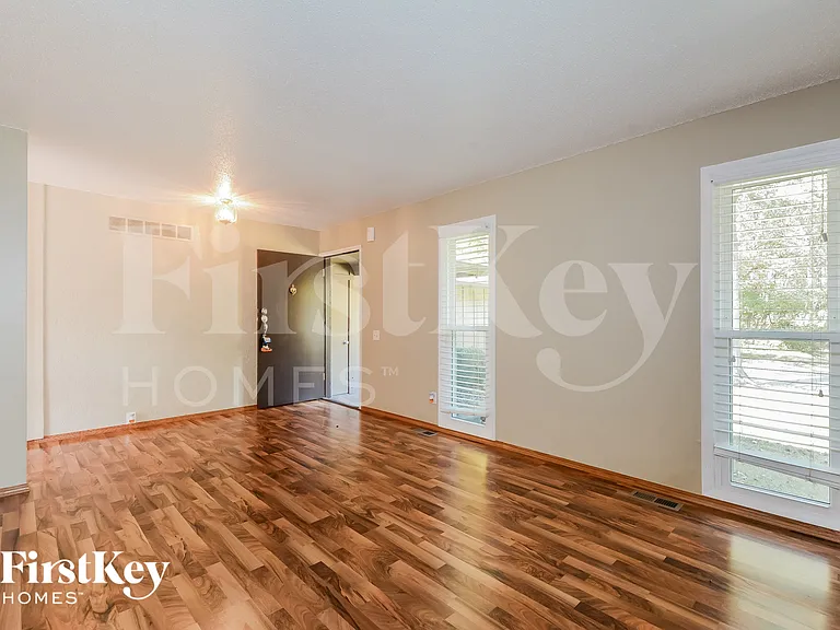 12082 Foxpoint Dr — Photo 4