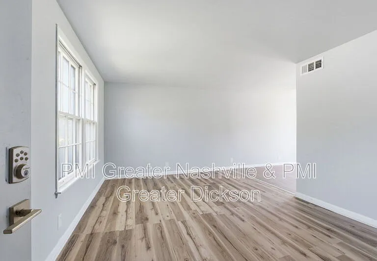 741 McPherson Dr — Photo 5