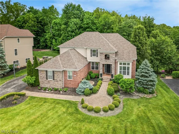 7570 Cottonwood Trl, Chagrin Falls, OH 44023