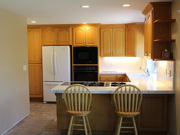 Eat-In Kitchen