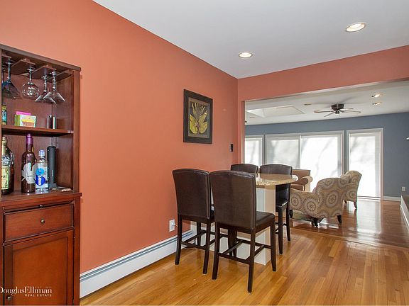3rd image of 107 Yorkshire Dr
