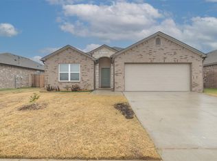 10044 SW 40th St, Mustang, OK 73064
