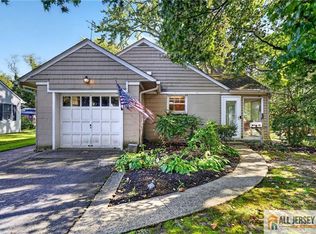 114 N Main St, Cranbury, NJ 08512