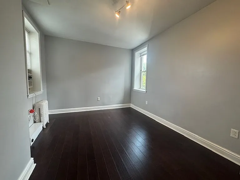 5721-5727 Elwood Street — Photo 17
