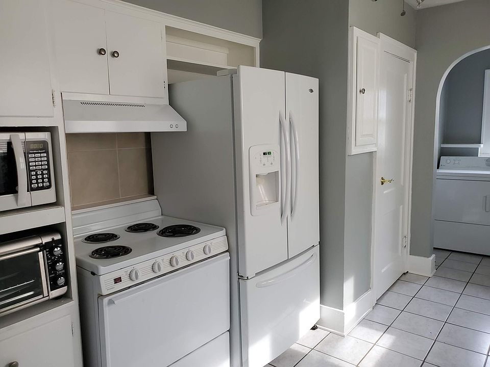 Main floor: Kitchen #1