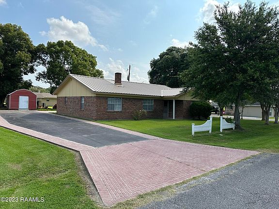 3rd image of 704 Eaton Dr