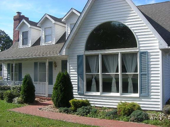 ddiinniinngg large window