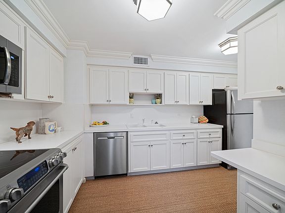 5th image of 389 S Lake Dr APT 2E
