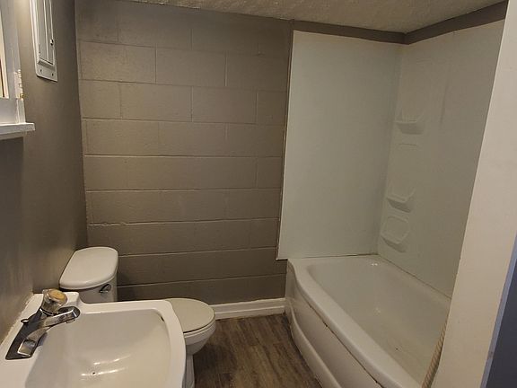 3rd image of 424 W Cornhusker Hwy APT 1