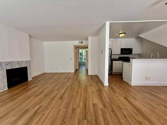 2nd image of 4222 Tujunga Ave APT 105