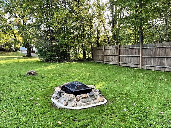 5th image of 367 Latonia Ave