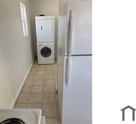2nd image of 900 N Leslie St Unit B