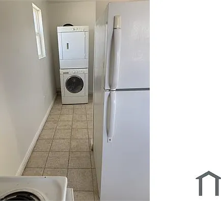 900 N Leslie St #B — Photo 2
