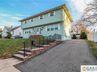 14 Blossom St, Edison, NJ 08817